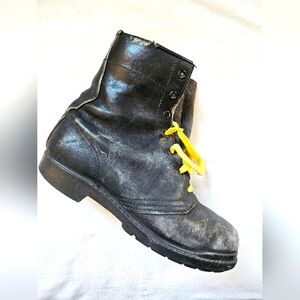 Blundstone Black Leather Seven Eyelet Lace Up Lovingly Destroyed Boots Unisex